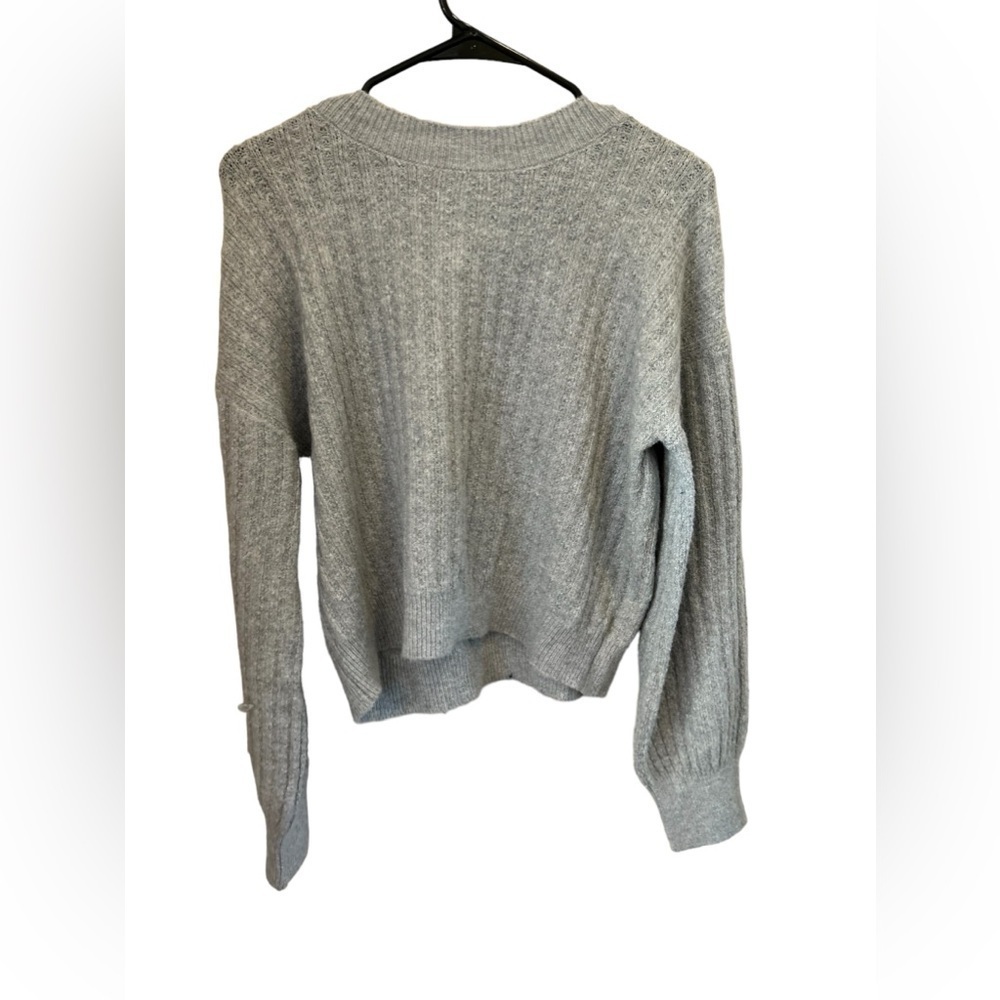 Pink Rose Medium light gray long sleeve cropped crewneck sweater